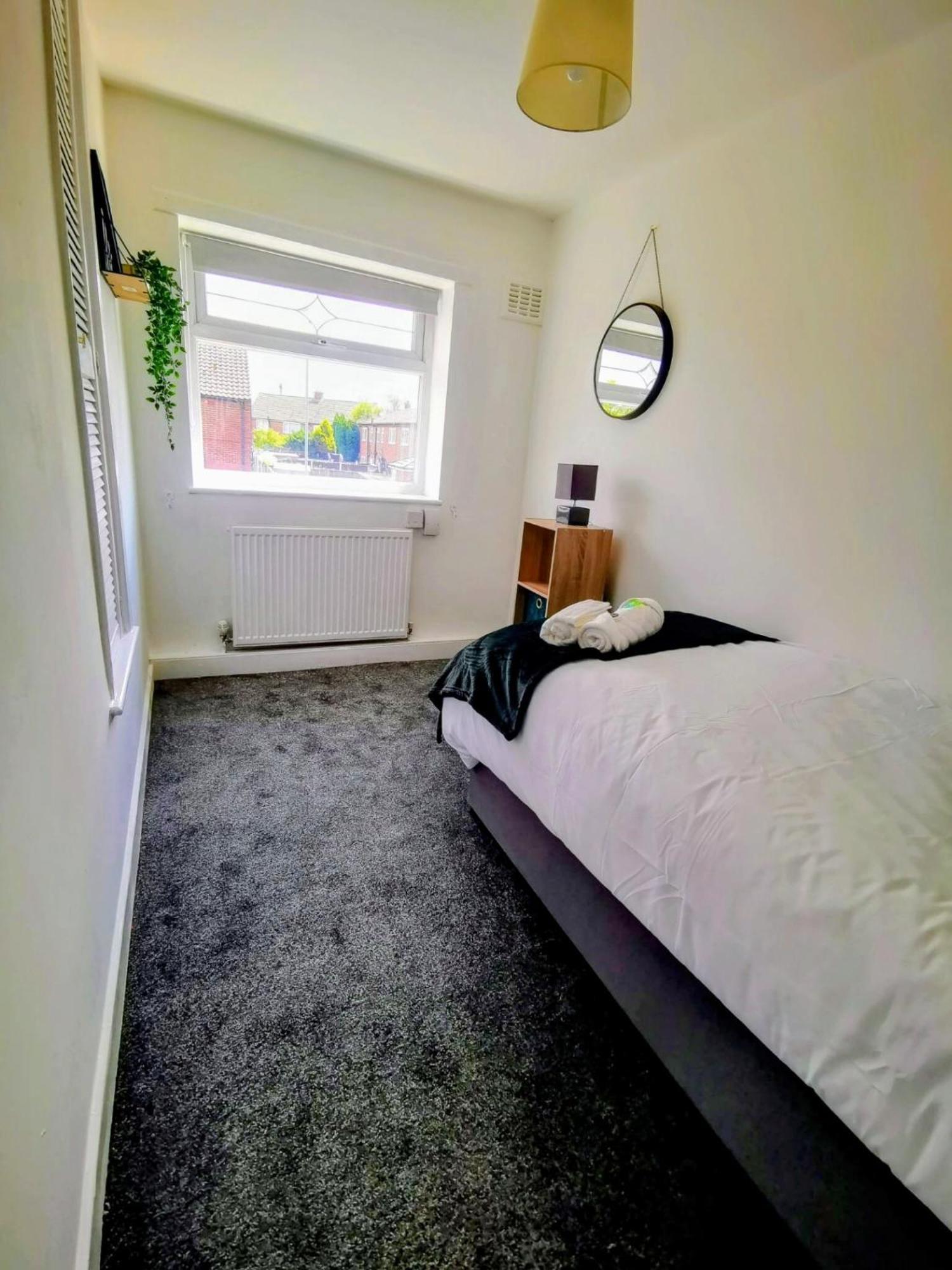 No 7 - Bright, Spacious 3 Bed Home With Parking & Wifi 海顿 外观 照片