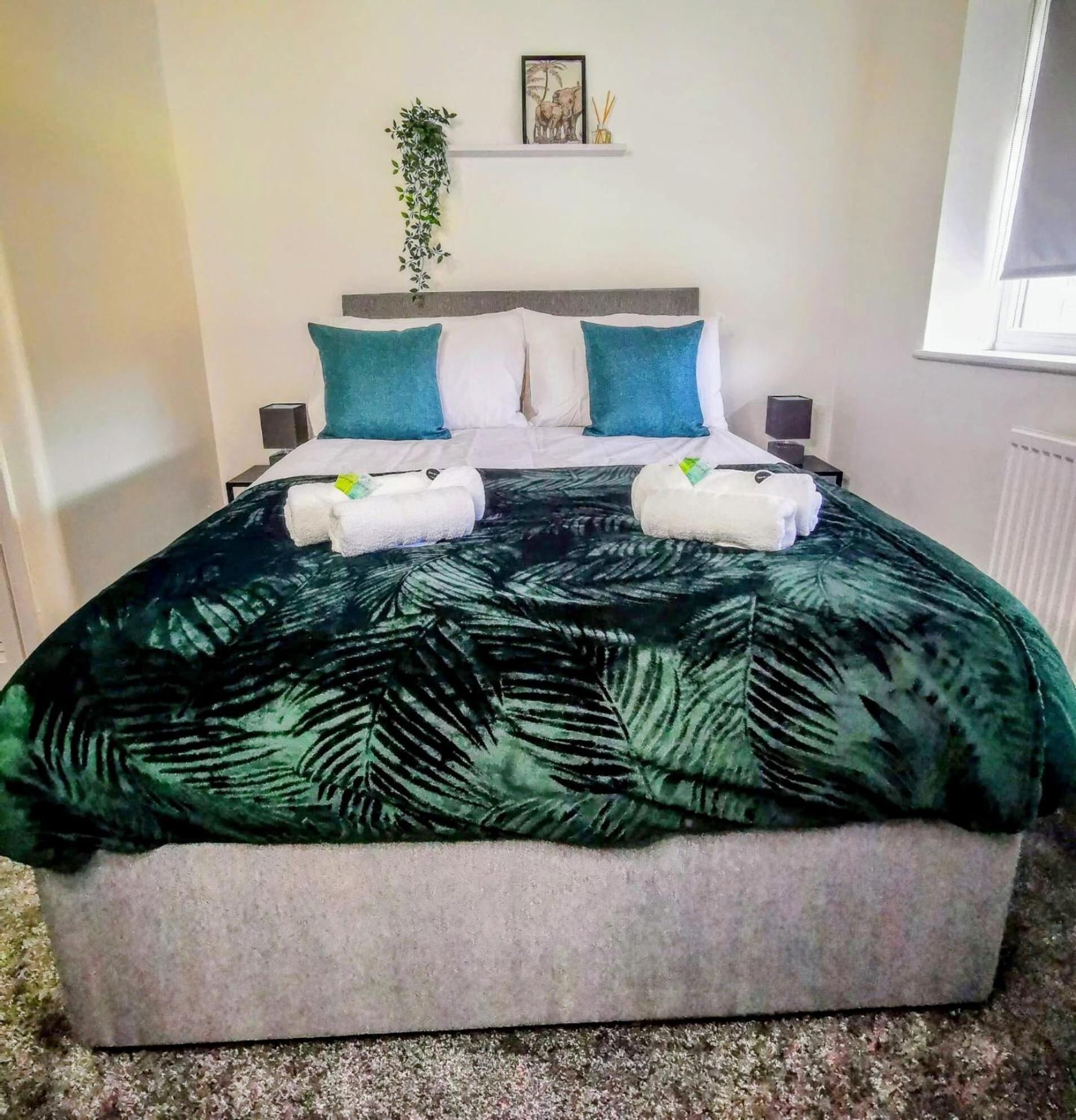No 7 - Bright, Spacious 3 Bed Home With Parking & Wifi 海顿 外观 照片