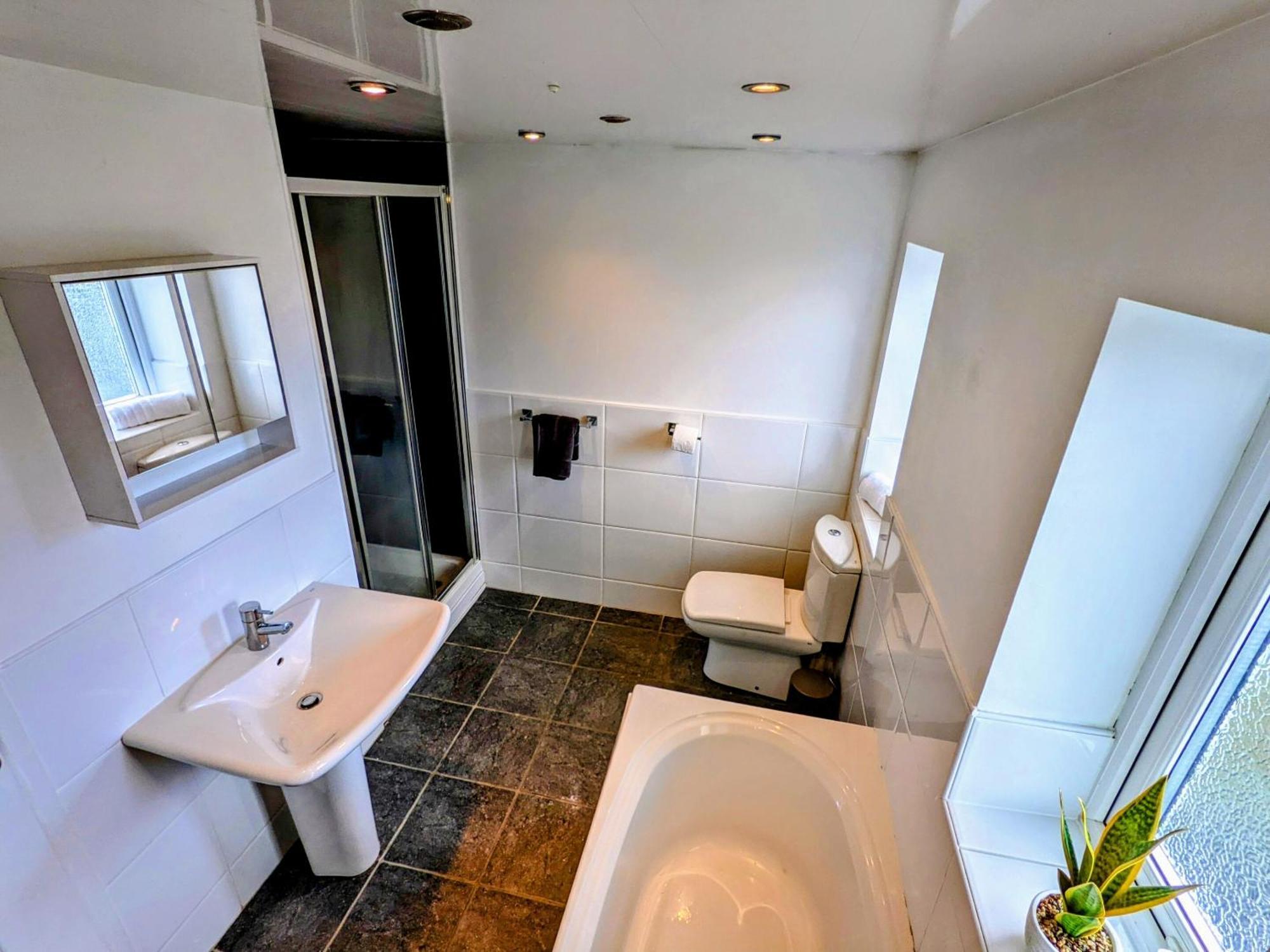 No 7 - Bright, Spacious 3 Bed Home With Parking & Wifi 海顿 外观 照片